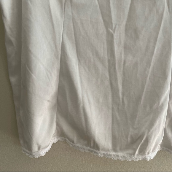 Vassarette Satin Sleep Tank - Picture 5 of 10